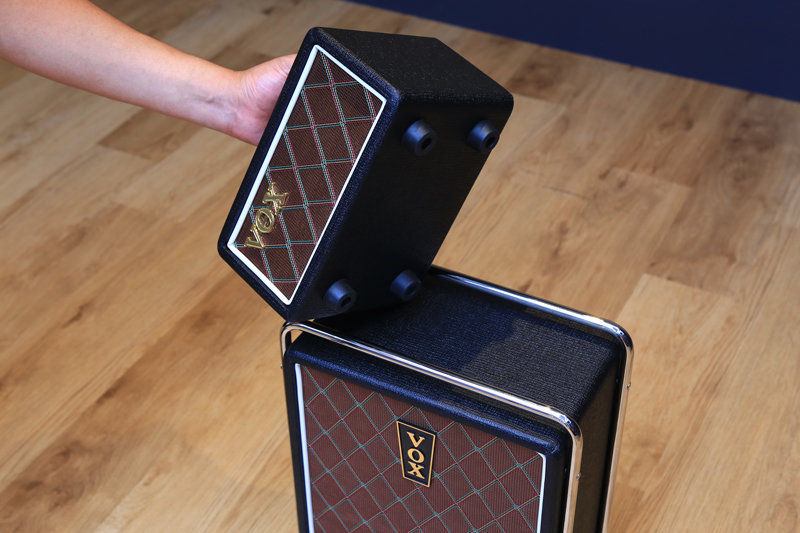 人気ギタリストの西川 進がVOX「MINI SUPERBEETLE」を徹底チェック